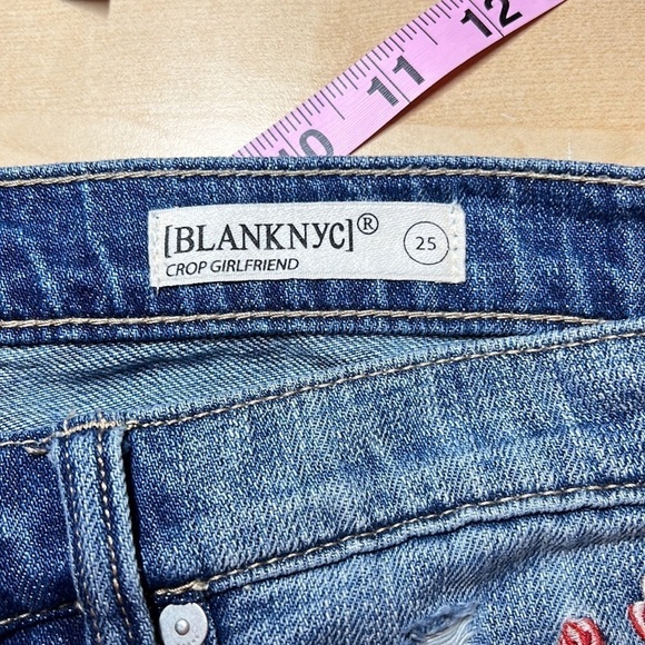 BLANKNYC Embroidered Distressed Crop Girlfriend Jeans Size 25 - Picture 10 of 14